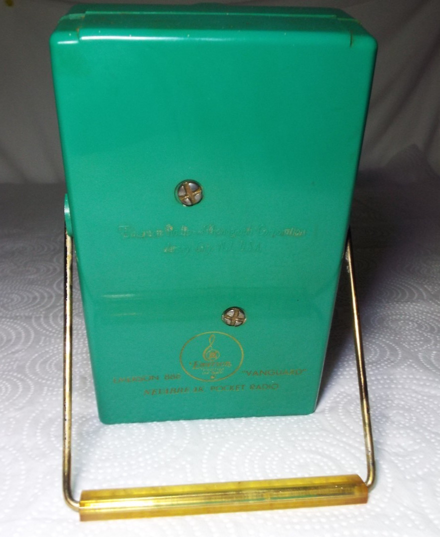 VINTAGE 1950's EMERSON 888 VANGUARD NEVABREAK POCKET RADIO "WORKS GREAT" READ!!!