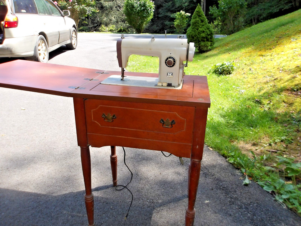Riccar Sewing machine W/ Table 387 model 7