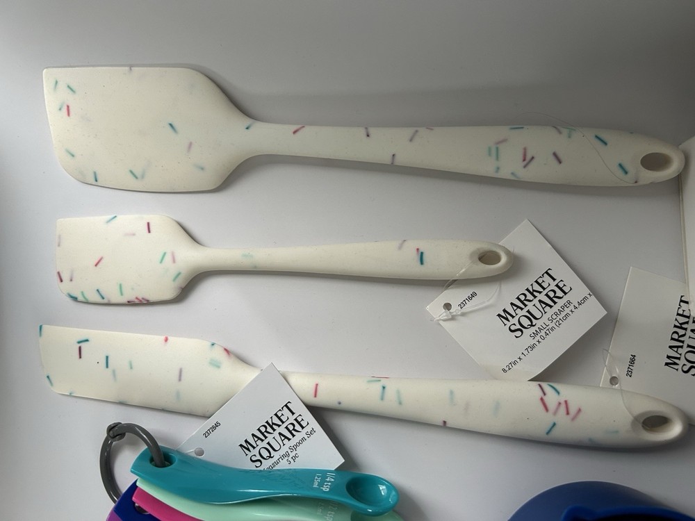 Market square Cupcake Baking Set Sprinkle Spatula Measuring Cups Spoons Liners