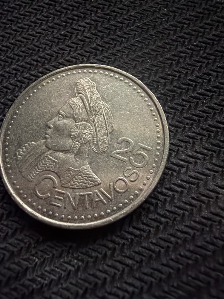 2000 Guatemala 25 Centavos Coin Near AU