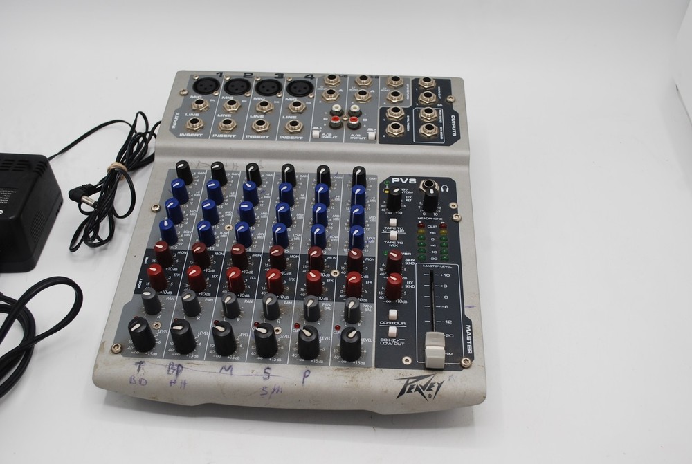 PEAVEY PV8 MIXER POWERS ON