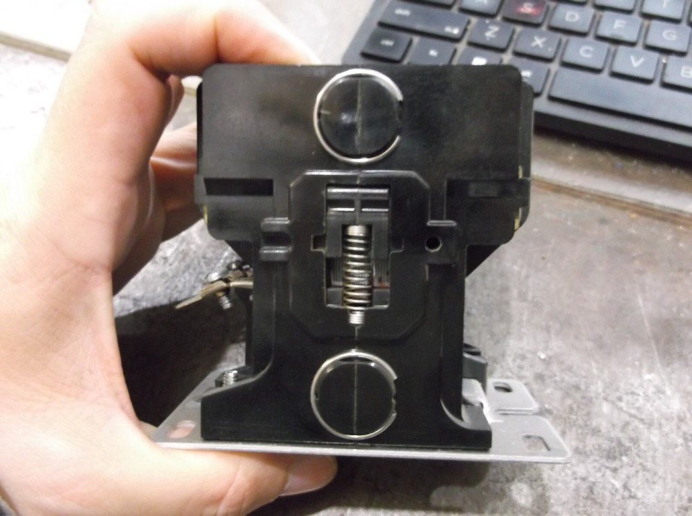 TELEMECANIQUE 2200EB230AA CONTACTOR (703)