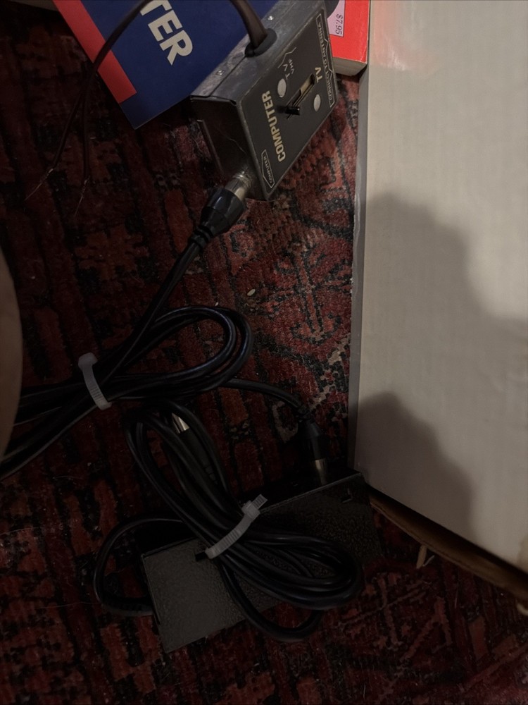 Commodore VIC-20 Computer In Box, Powercords, Manuals And Cassette Deck 👍