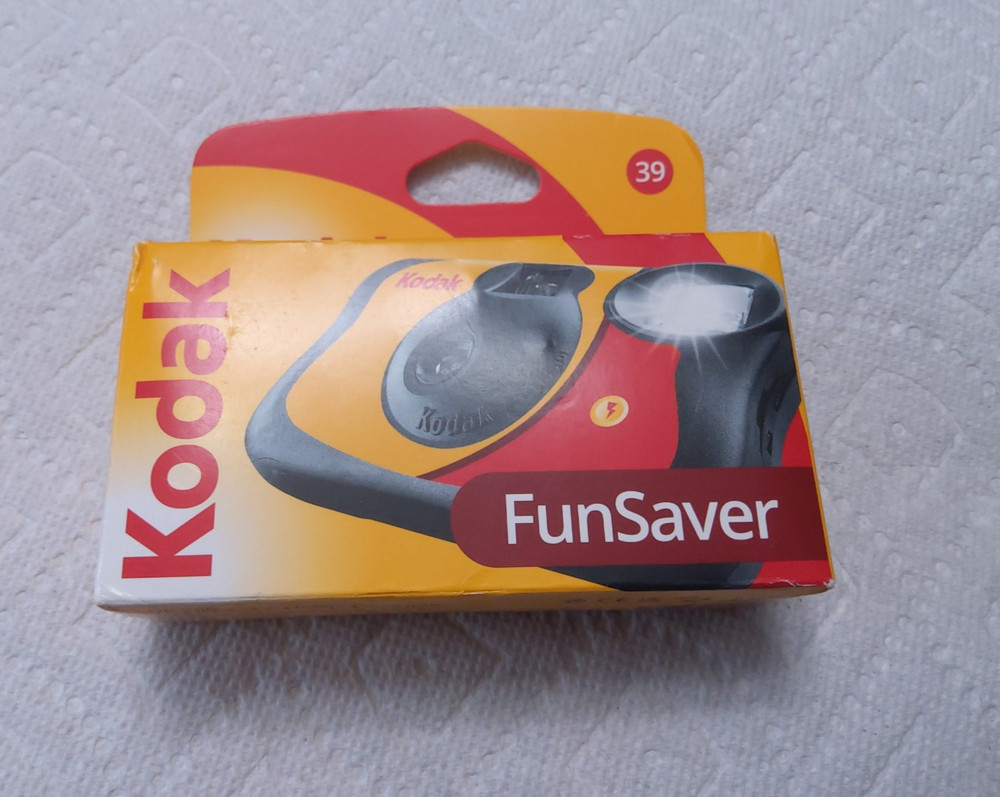 KODAK FUN SAVER W/Flash 39exp SINGLE USE CAMERA - Dated 12/2025,  Sealed