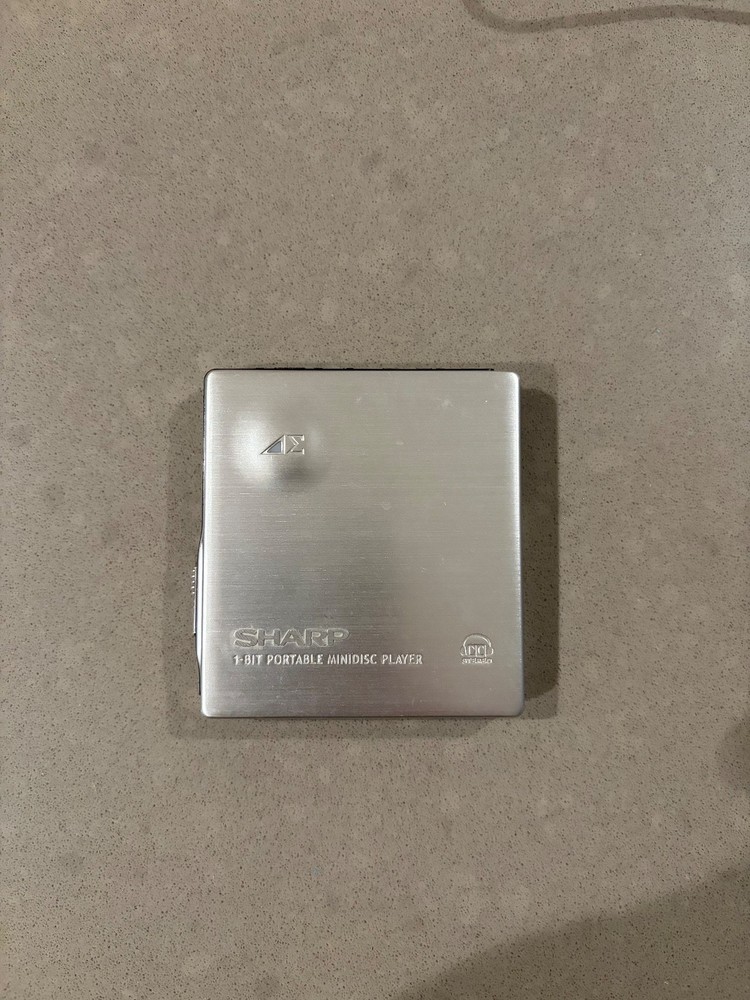 As-is Sharp auvi MD-DS8-H 1-Bit Amp MiniDisc Player (Silver)