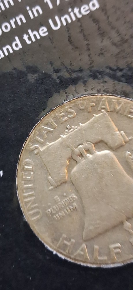 1951-S (90% SILVER) FRANKLIN HALF DOLLAR Circulated.
