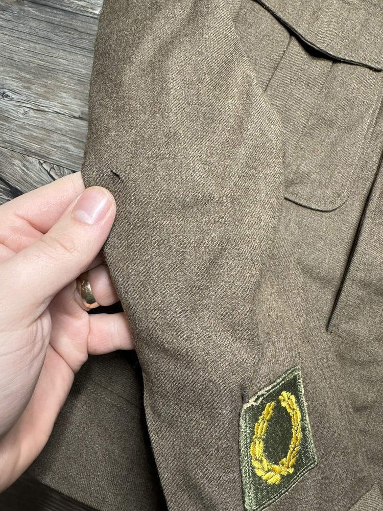 Original WW2 U.S. Army 33rd Infantry Division Khaki Jacket Dated