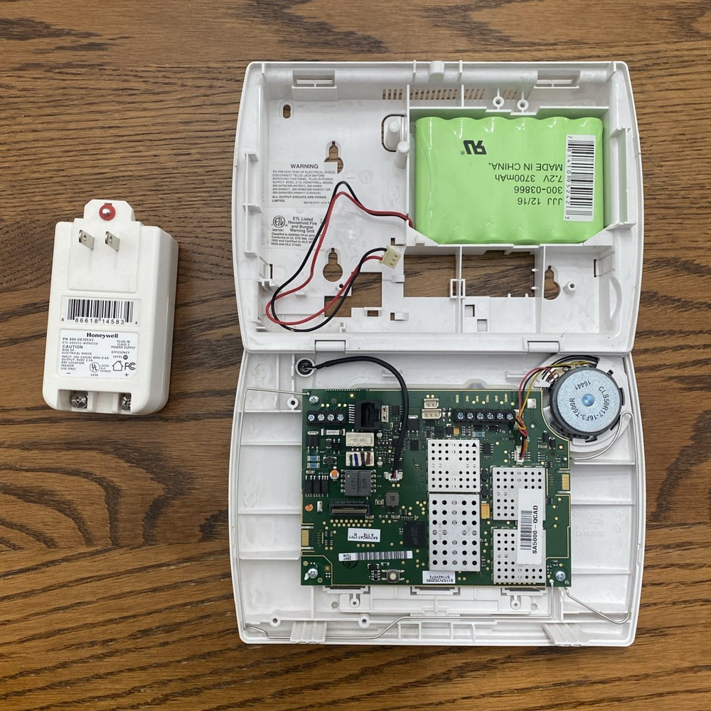 Honeywell LYNX Touch L5000 Wireless Security Control Panel With Transformer