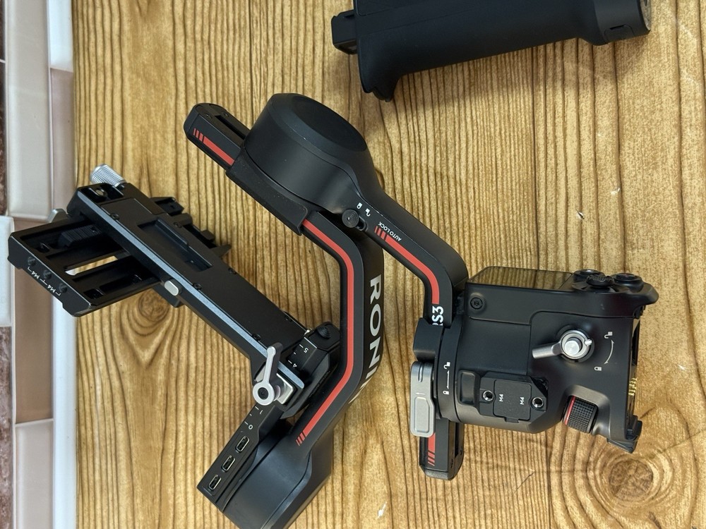 DJI RS 3 - P11C - Gimbal Stabilizer - INSPECTED - TESTED - PLEASE READ