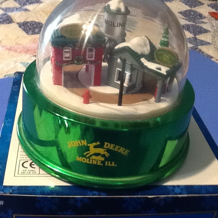 JOHN DEERE GLOBE