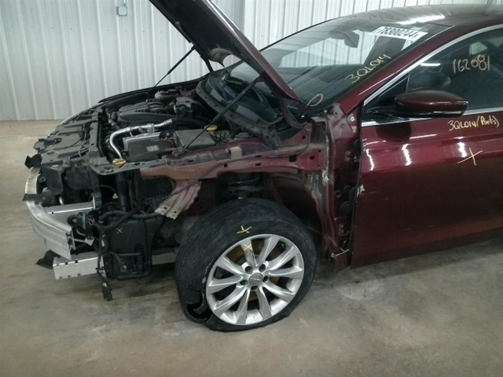 200 2015 High Mounted Stop Light 104753328
