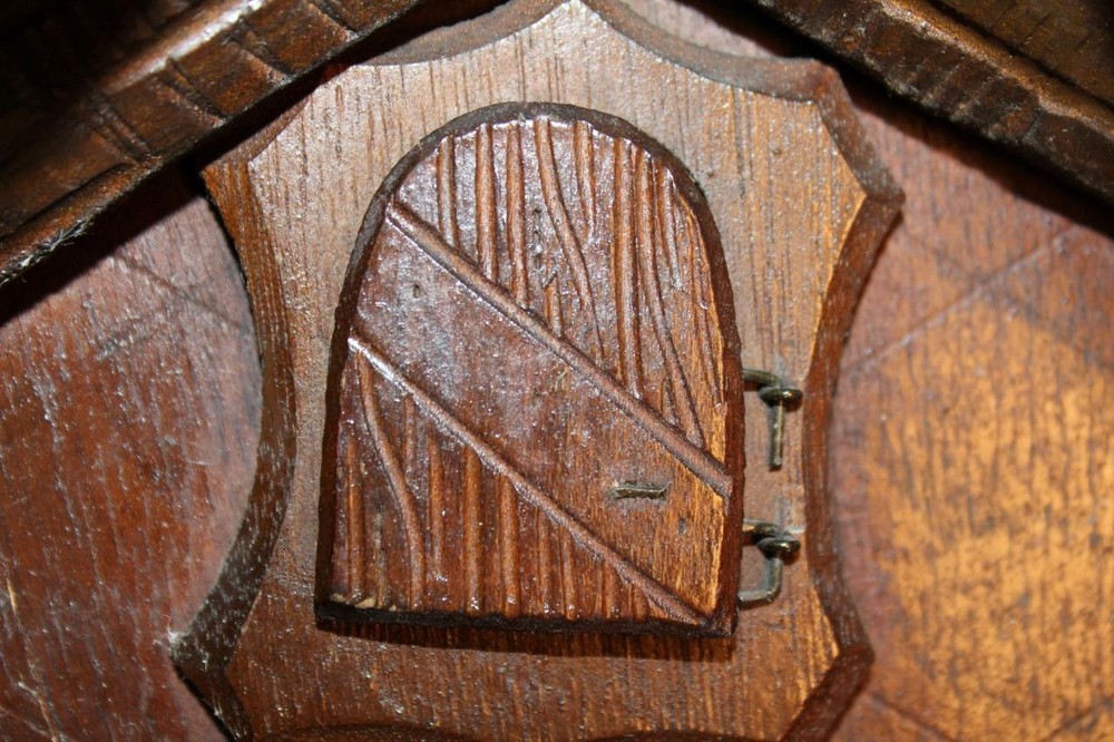Antique American Cuckoo Clock Co. Cuckoo Clock