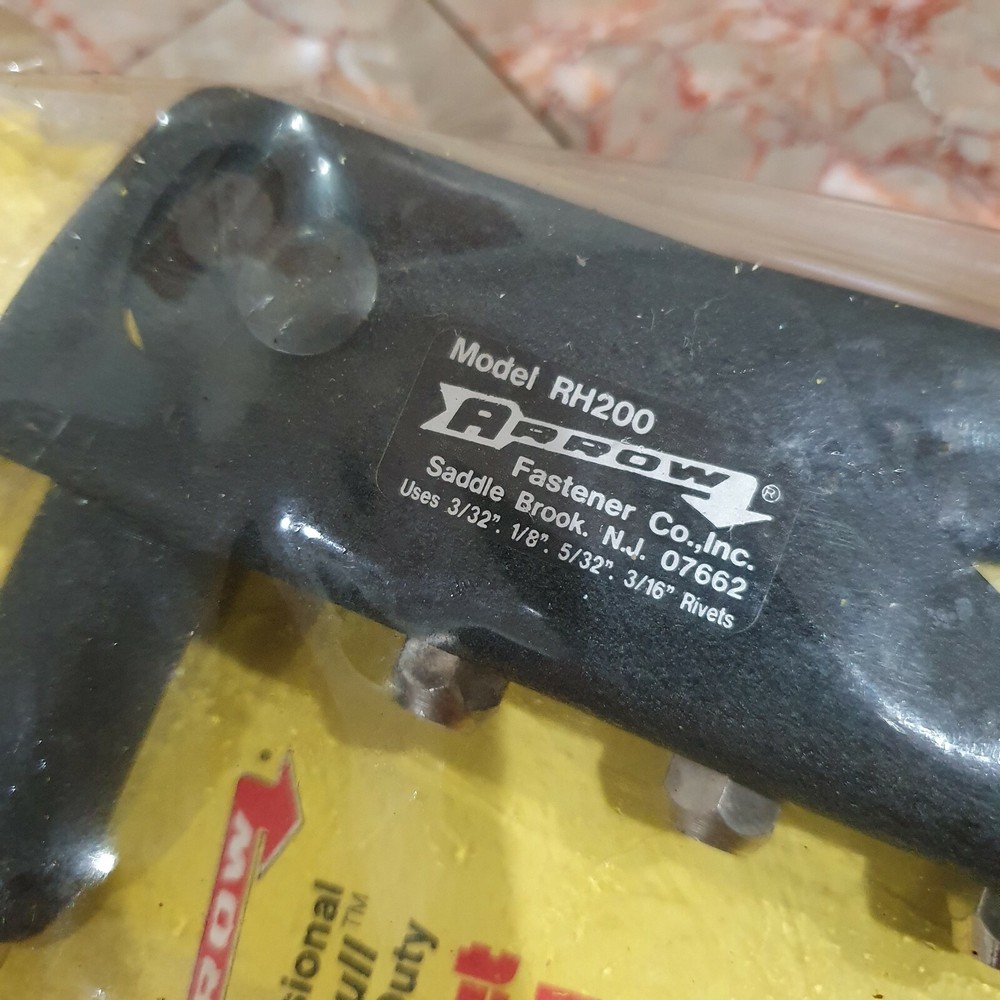 Arrow Professional E-Z Pull Heavy-Duty Rivet Tool Uses 4 Size Rivets