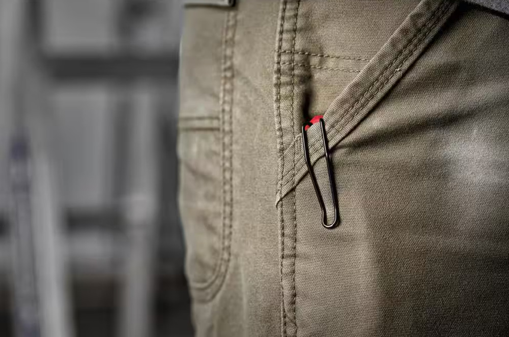 Milwaukee FASTBACK Compact Folding Utility Knife with General Purpose Blade