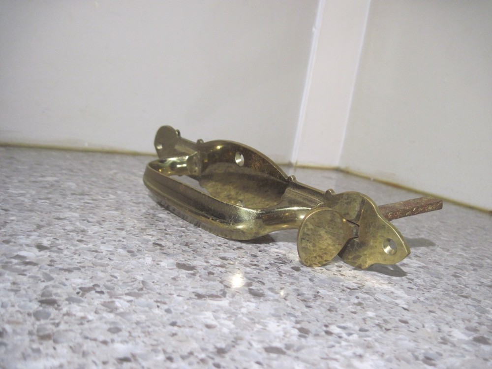 Vintage Solid Brass Door Pull Handle with Thumb Latch #9 / 9-1/8"