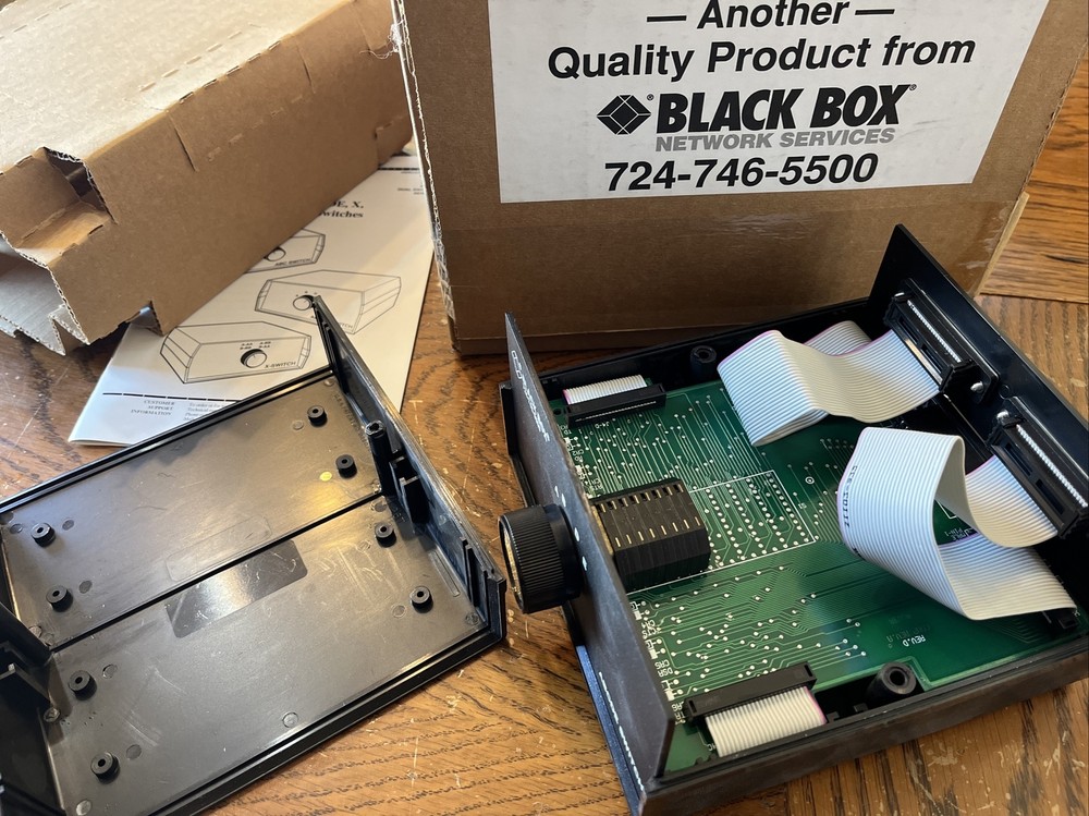 Black Box ABCDE Switch Audio Video Switchbox Desktop SW058A-FFFFF (NEW)