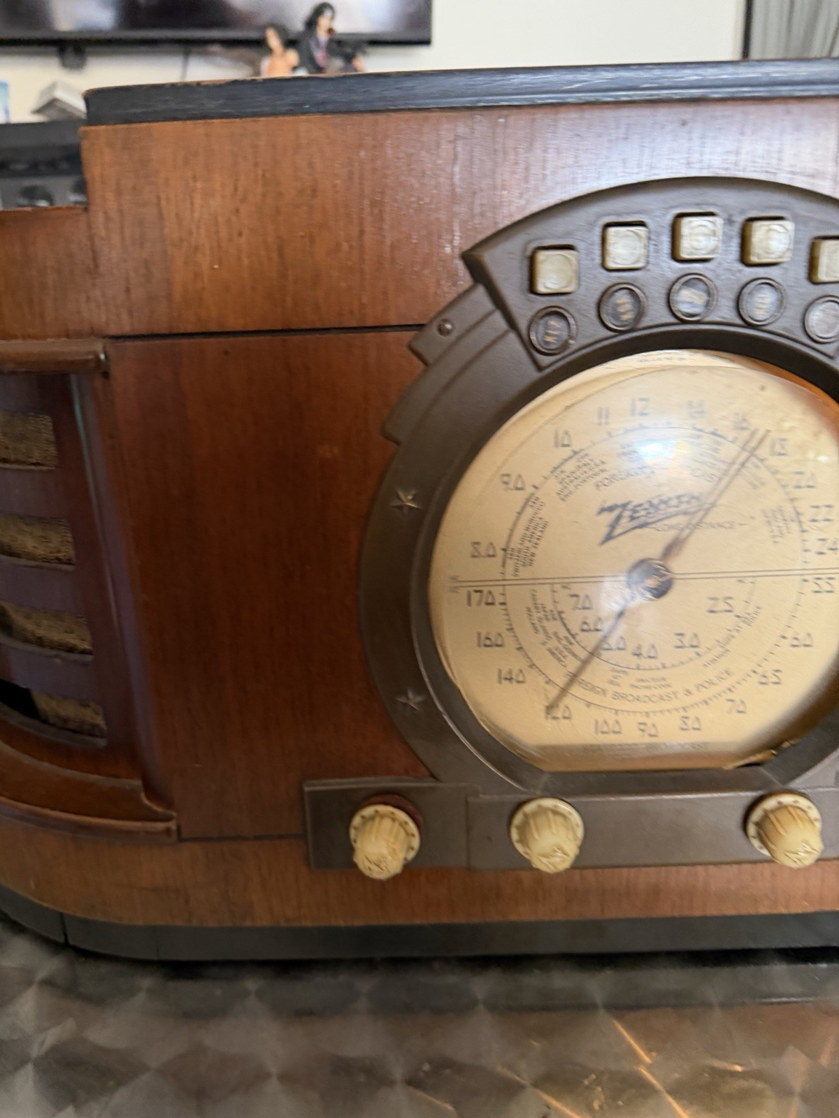 Original Finish 1939 ZENITH 6-S-322 “Stars and Stripes” SIX TUBE TABLE RADIO