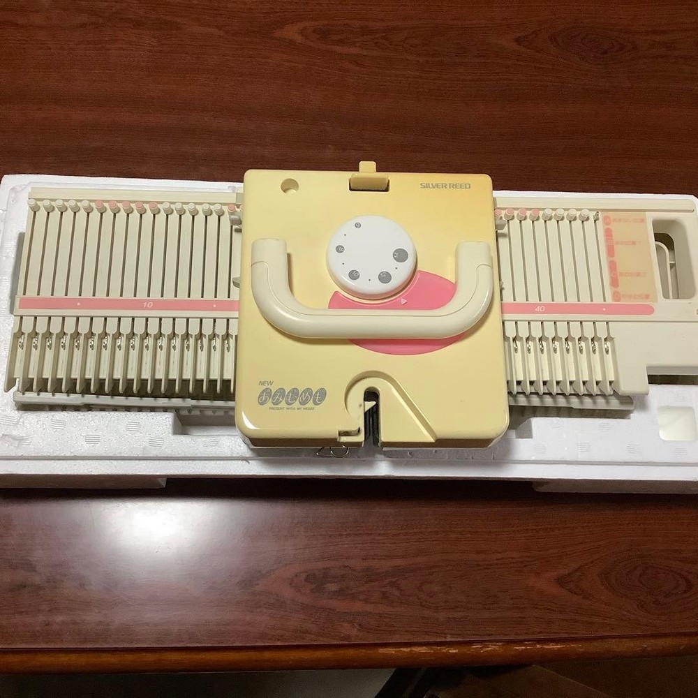 Knitting Machine Amimumemo LK100  Silver Reed used