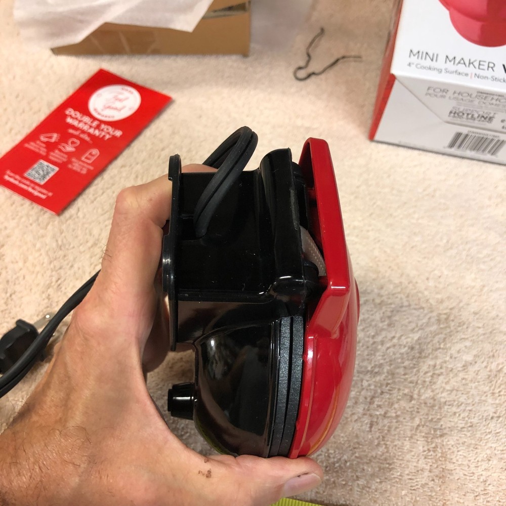 DASH BRAND MINI 4" WAFFLE MAKER
