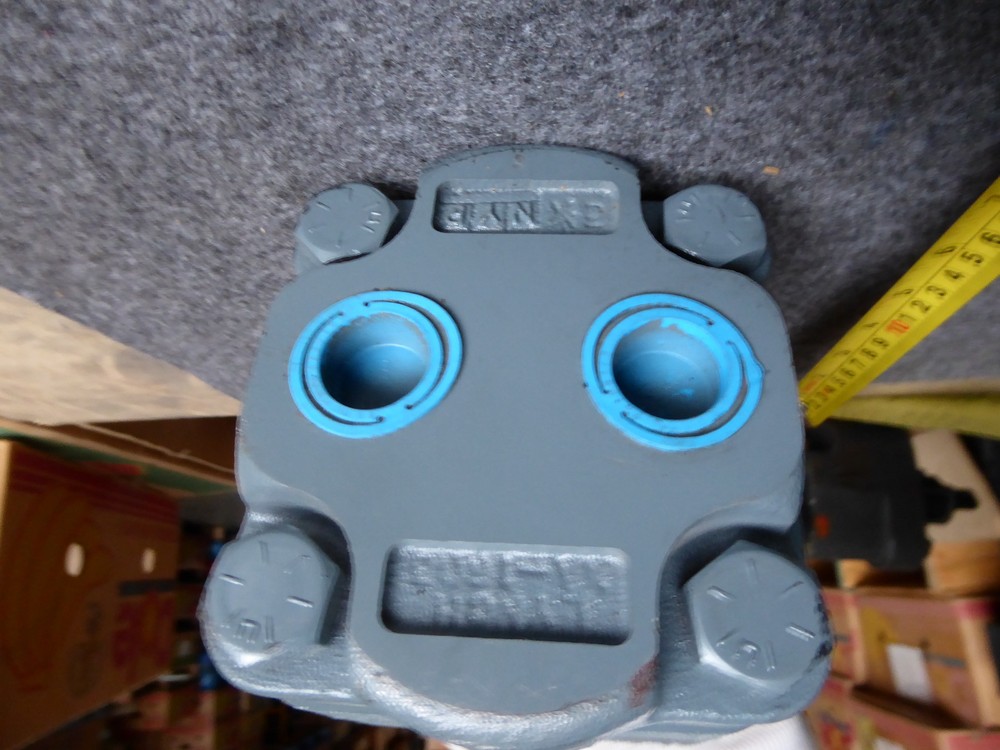 LYNCH HYDRAULIC PUMP PB30 NEW