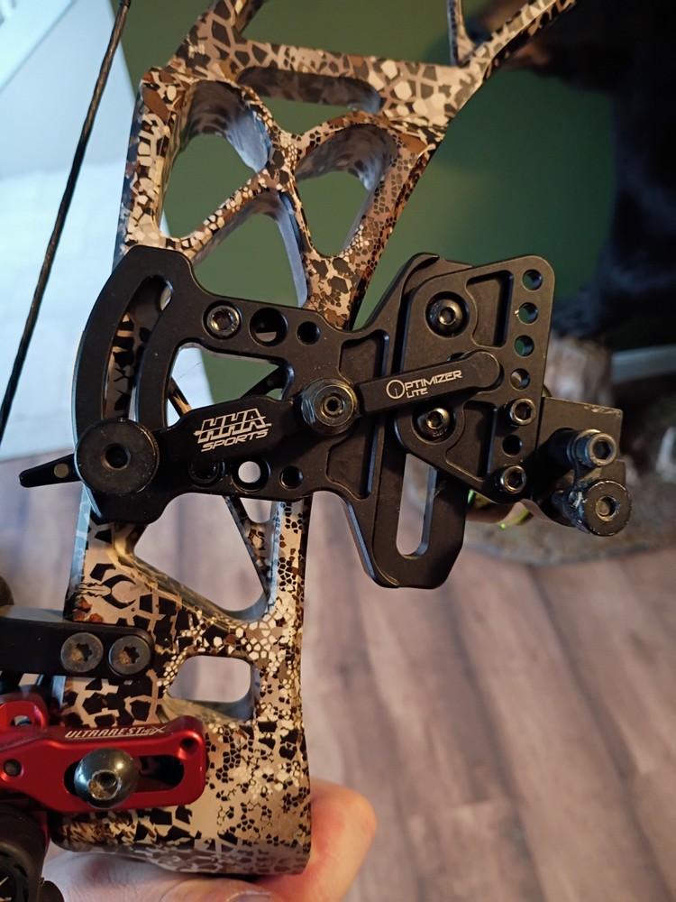 Xoedition Mako X Compound Bow Hunting Bundle