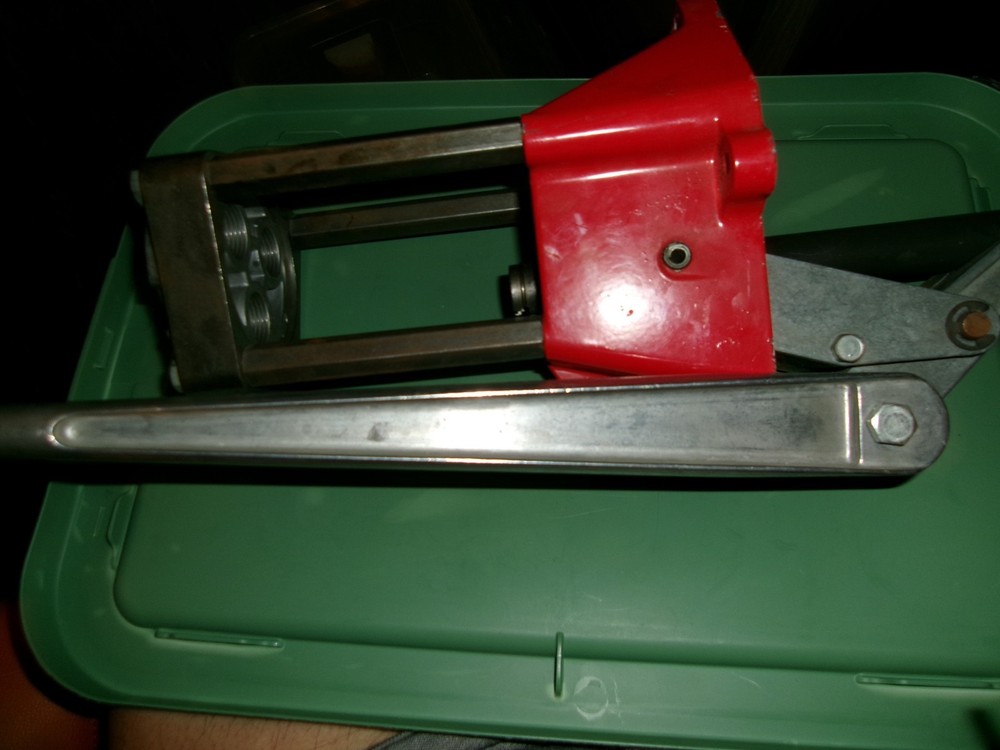 LOT #G LEE 3 HOLE RELOADING PRESS