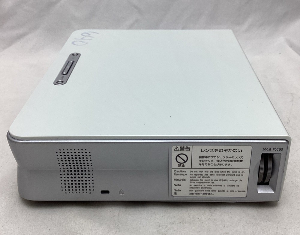 Sony Data Projector w/Remote Control, Cable, and carry case VPL-CS5 Ser. 49358