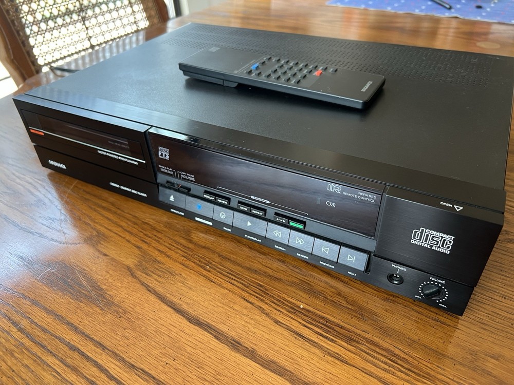 Magnavox CDB650 CD Player with Remote Control Phillips TDA DAC chip
