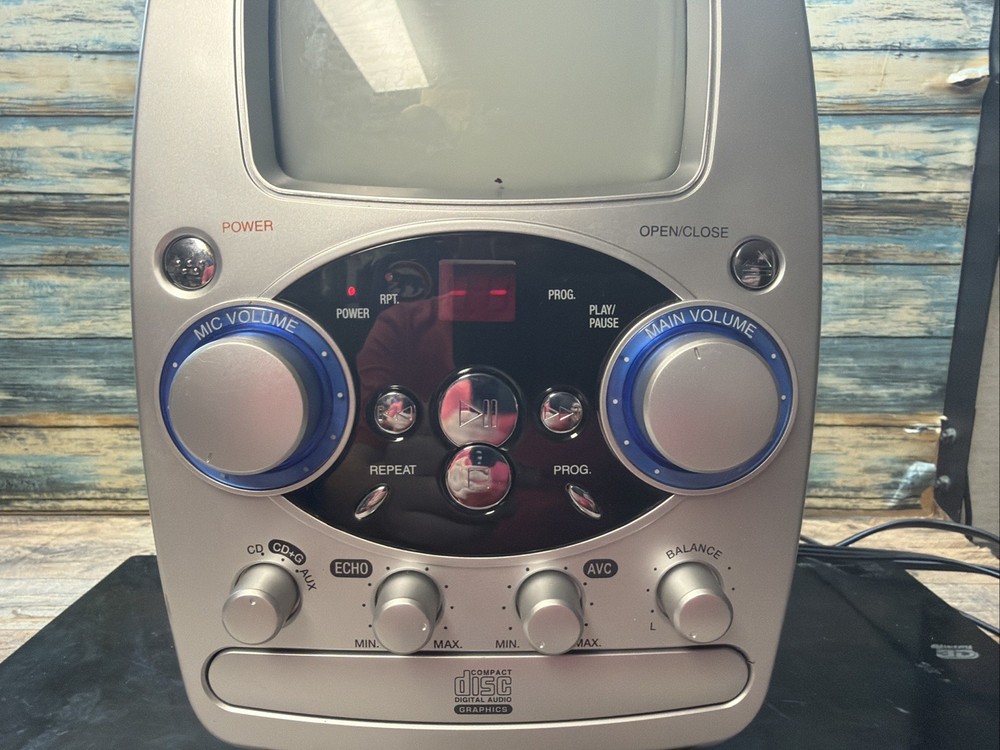 Memorex MKS8506 CD Graphics Portable Karaoke Machine-B&W No Mics Read Discript