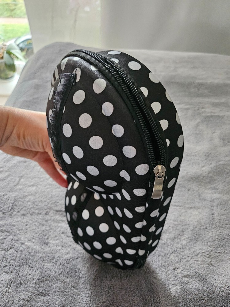 Zipped bra organiser