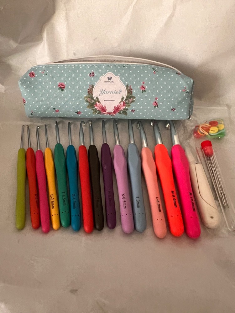 A-3 14 Piece Yarniss Crochet Hooks Set - MultiColor
