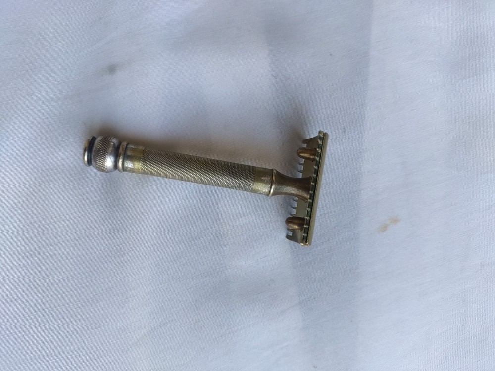 Gillette Old Type Open Comb DE Safety Razor Gold Tone (No Date Code)
