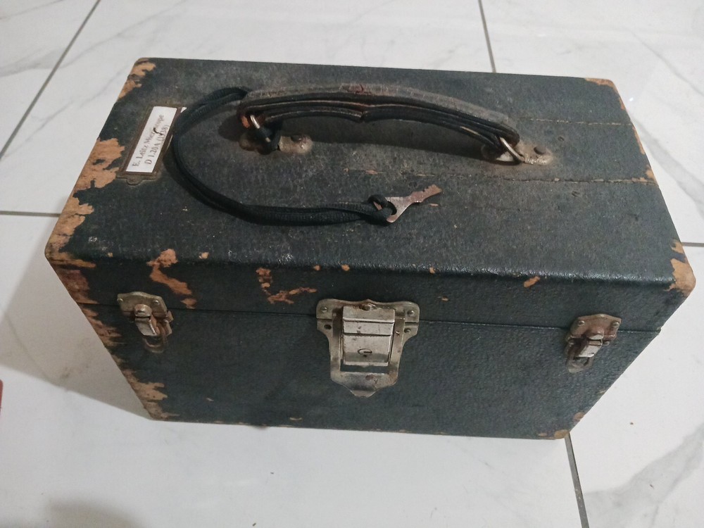 Vintage 1938 E. Leith Microscope Complete