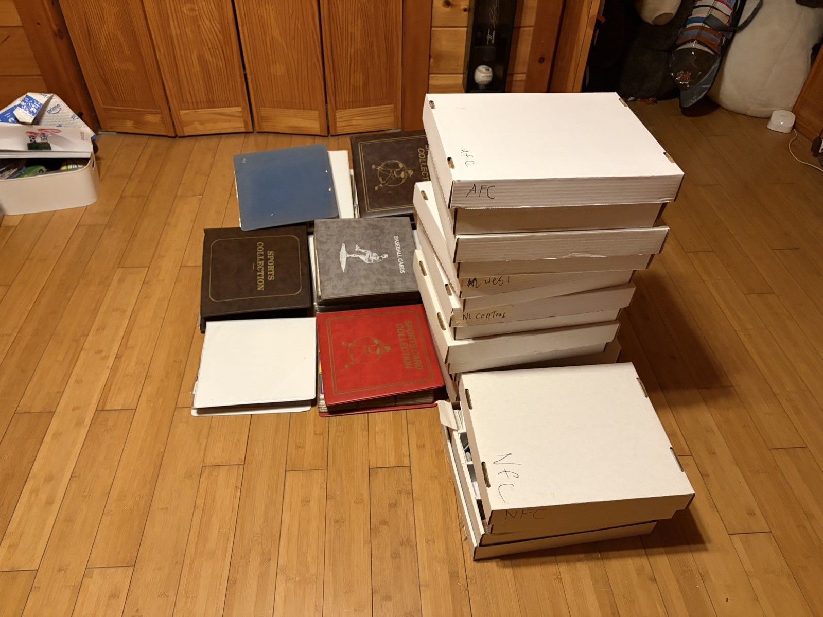 3000+ Count Lot of Baseball Football Basketball 14 binders and 10 boxes
