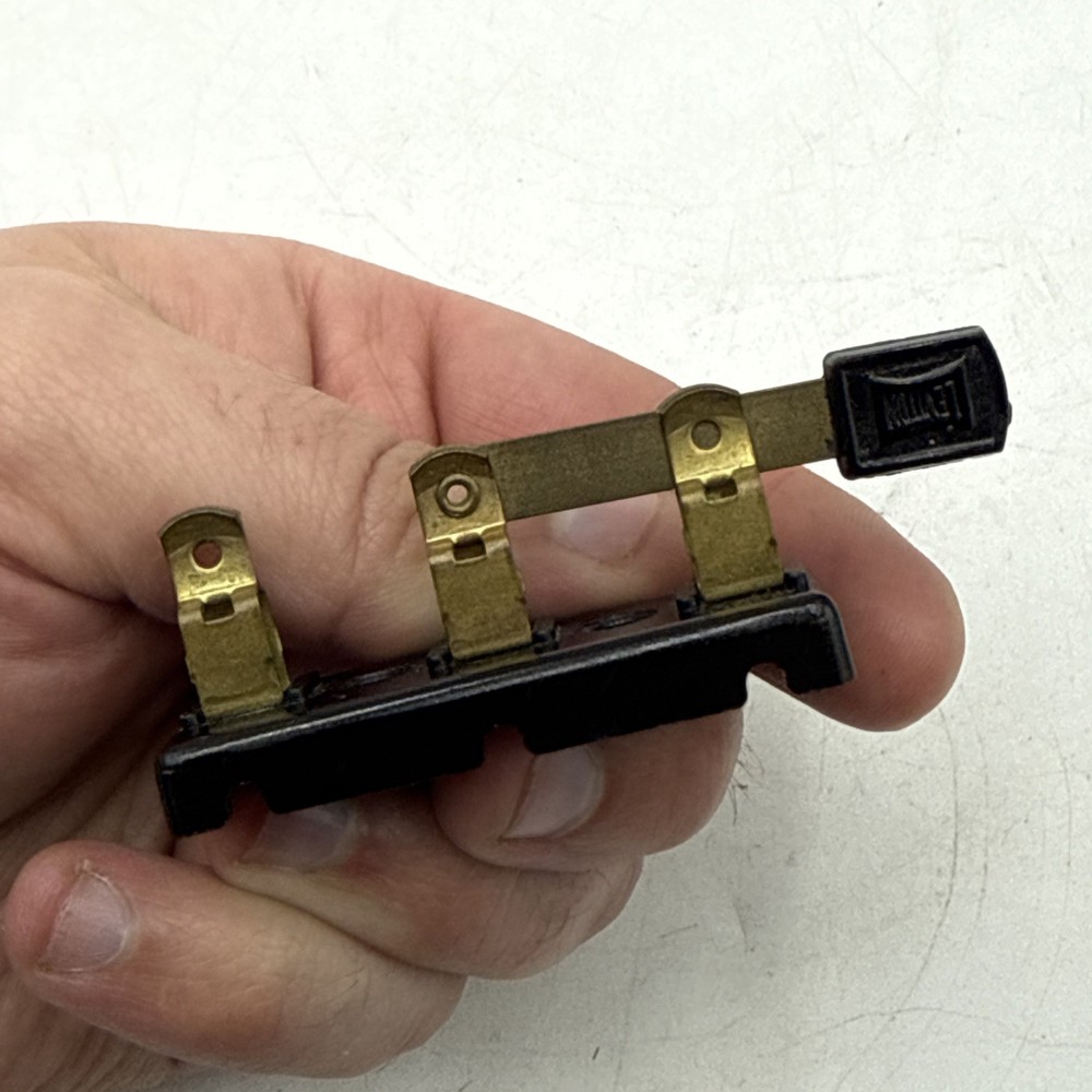 VINTAGE LEVITON BAKELITE SINGLE POLE DOUBLE THROW KNIFE SWITCH