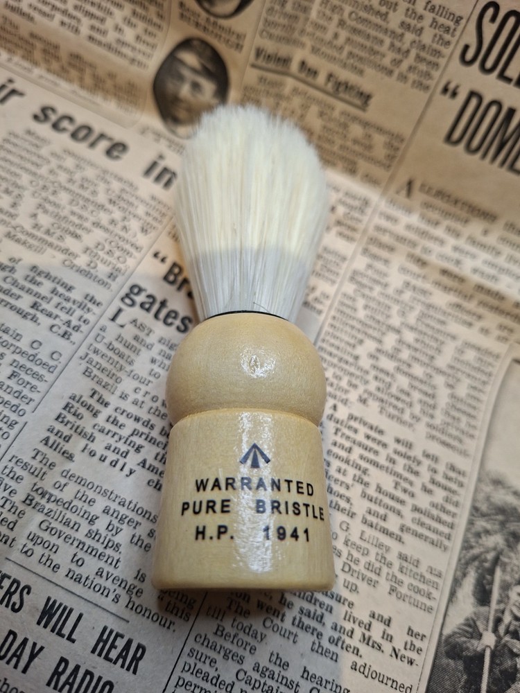 WW2 British Shaving brush 1941- reproduction smooth handle