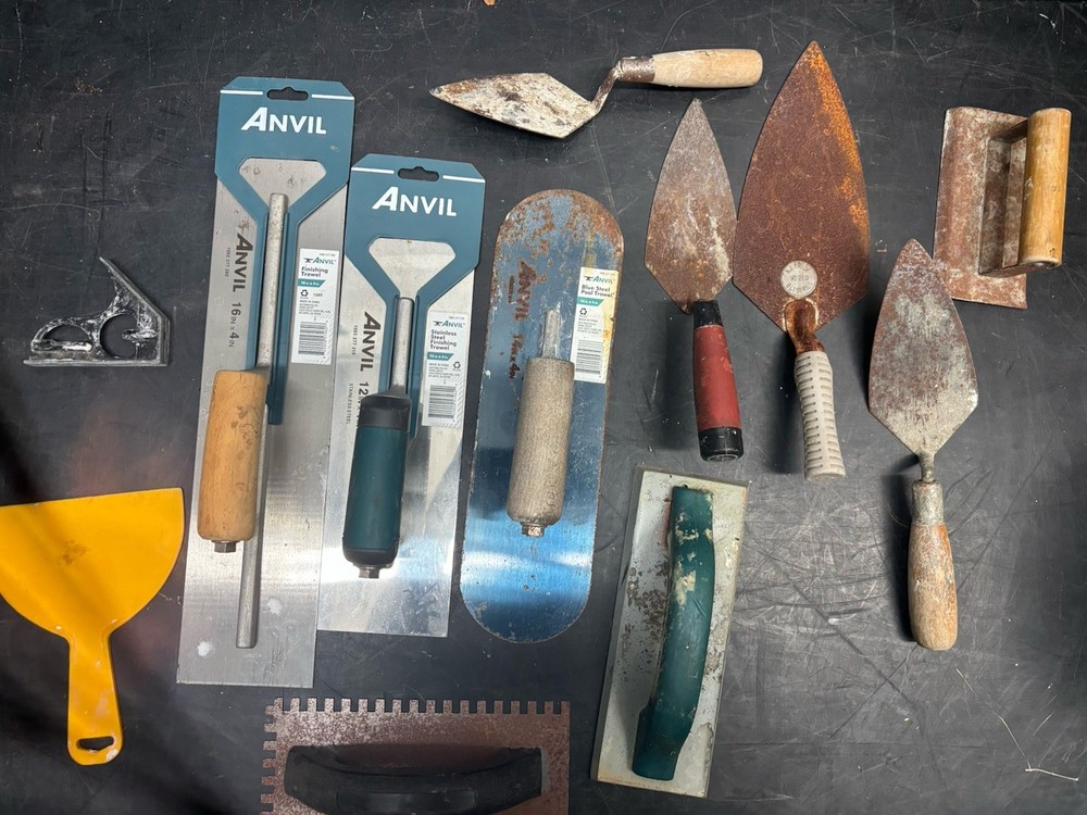 Lot of 12 Trowels Hand Tools