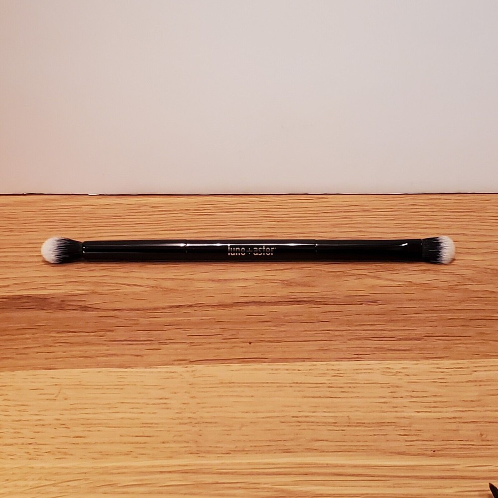 Lune +Aster Eyeshadow Duo Brush Unboxed
