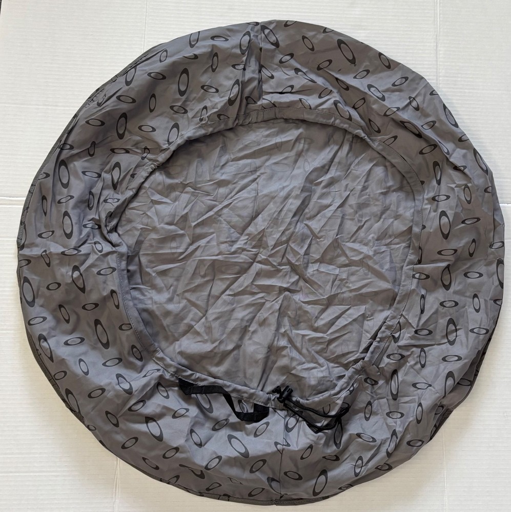 Pre-Owned Oakley wetsuit changing mat