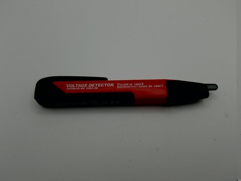 Milwaukee 2202-20 Voltage Detector with LED Light