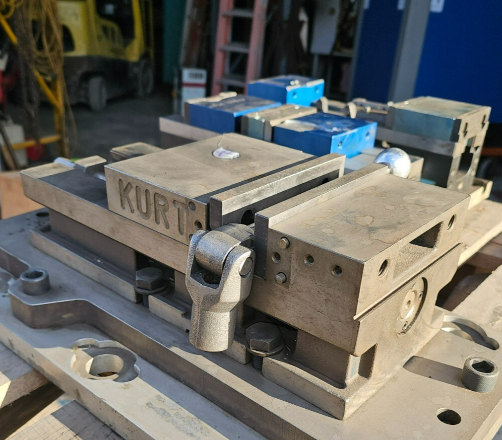 Kurt 3600V 6" Manual Horizontal Stationary Precision VersatileLock Vise & Handle