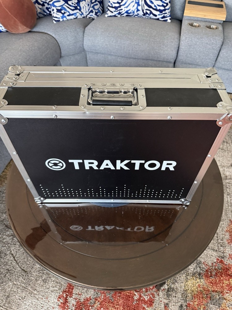 Native Instruments Traktor Kontrol S4 MK2+Case  Pro DJ Controller 4-Deck PCDJ