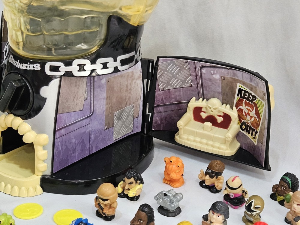 Squinkies Skull Cavern Playset with Figures and Bubbles