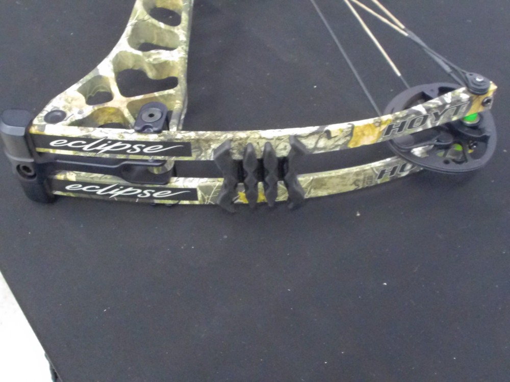 HOYT ECLIPSE RH 40-50LB REAL TREE EDGE COMPOUND BOW NWOT