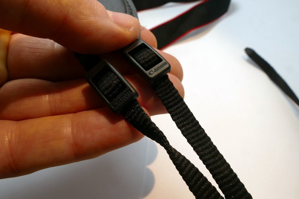 Canon EOS Camera Shoulder Strap Black-White 2cm narrow - Genuine