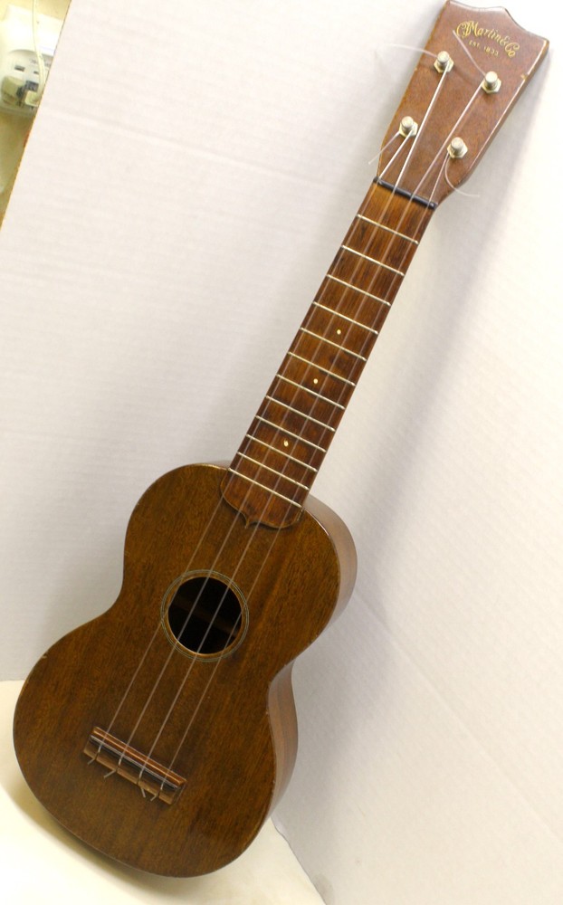 MARTIN & CO O 4-String UKE Ukelele with Soft Case – Very Good