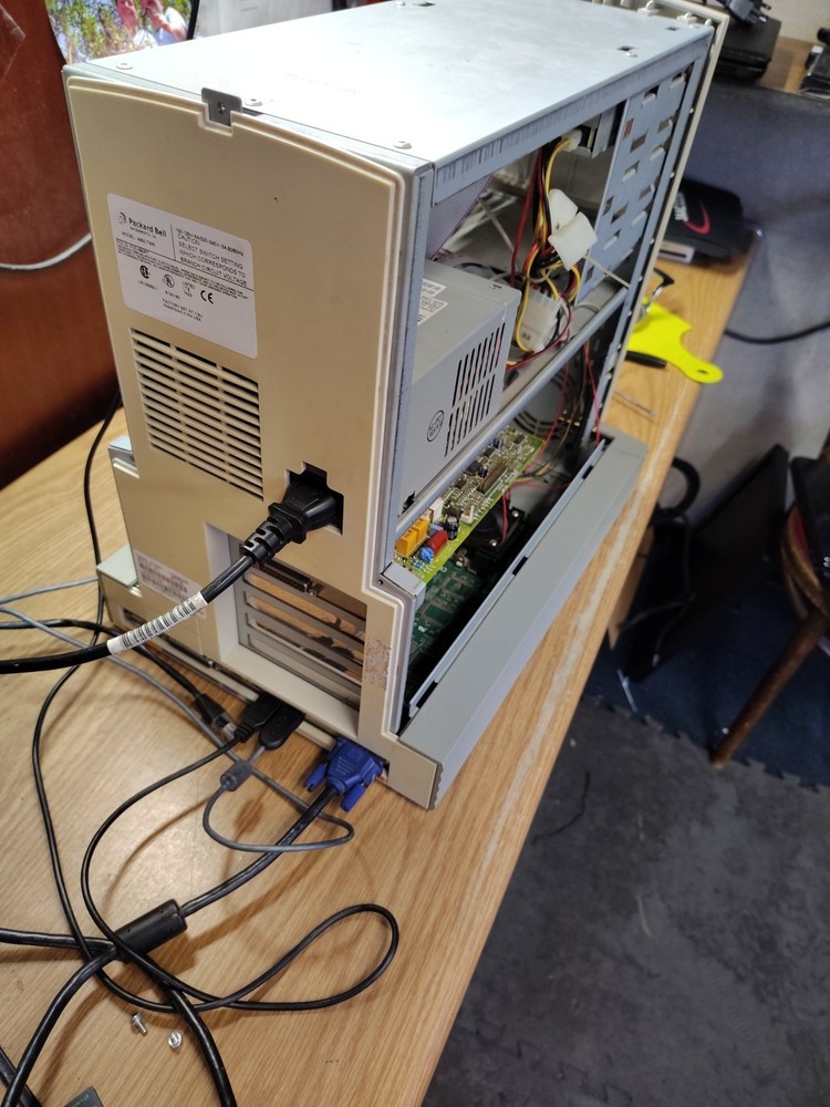 Packard Bell Pentium 233Mhz Computer Tower.