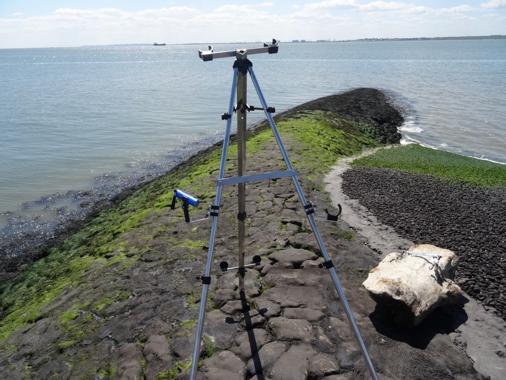 6FT TELESCOPIC TRIPOD with ACCESSORIES