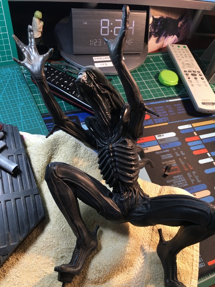 Eaglemoss Aliens "Mega Special Issue 8 - Alien Vent Attack Xenomorph" with box