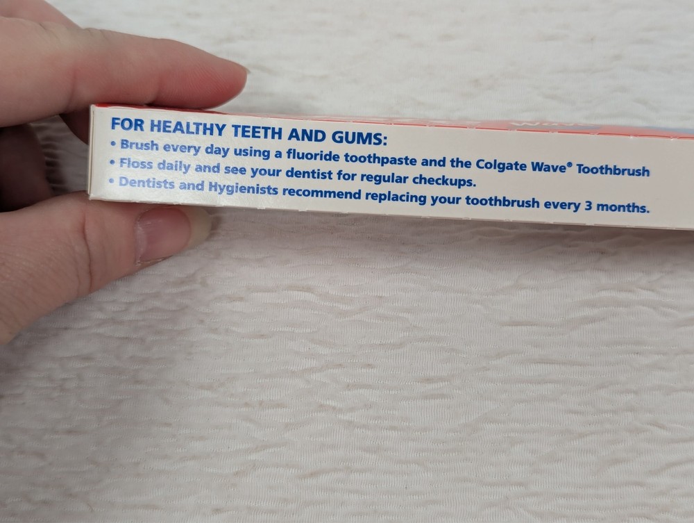 Colgate Wave - Toothbrushes - Adult - Assorted Colors - 12 Pack